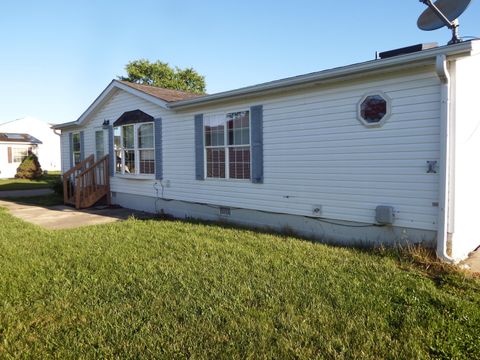 Photo of 422 Lockbay Road, Commercial Point, OH 43116 (MLS # 226015056)