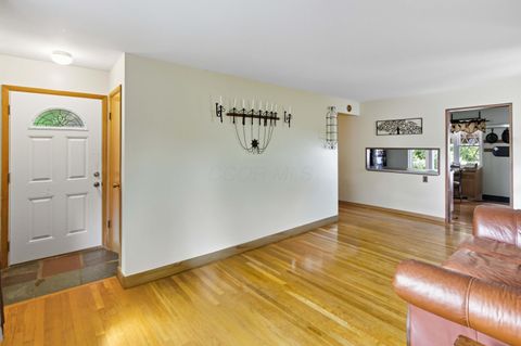 Photo of 2746 Queensway Drive, Grove City, OH 43123 (MLS # 225037311)