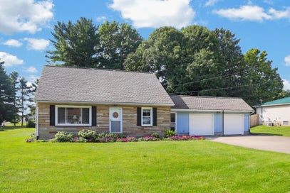 11 E Mound Street Fredericktown OH 43019