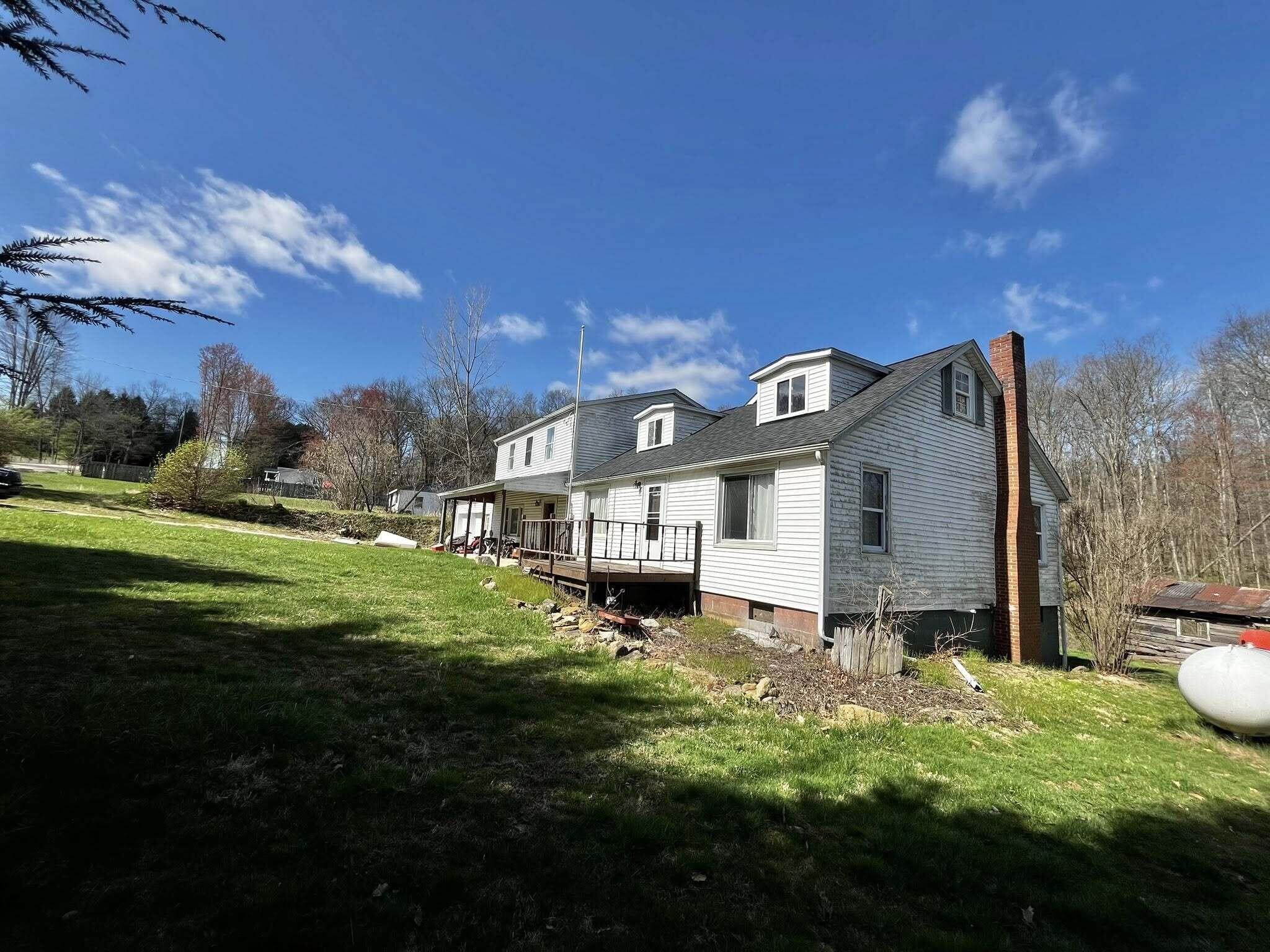 11219 Millersburg Road, Howard, Ohio image 1