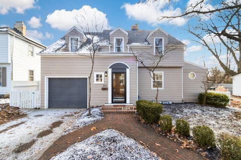 Photo of 243 E Schreyer Place, Columbus, OH 43214 (MLS # 226002285)
