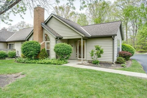 Photo of 332 Hidden Ravines Drive, Powell, OH 43065 (MLS # 226013936)
