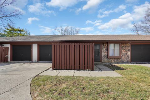 Photo of 1330 Yorkland Road B #B, Columbus, OH 43232 (MLS # 226005007)