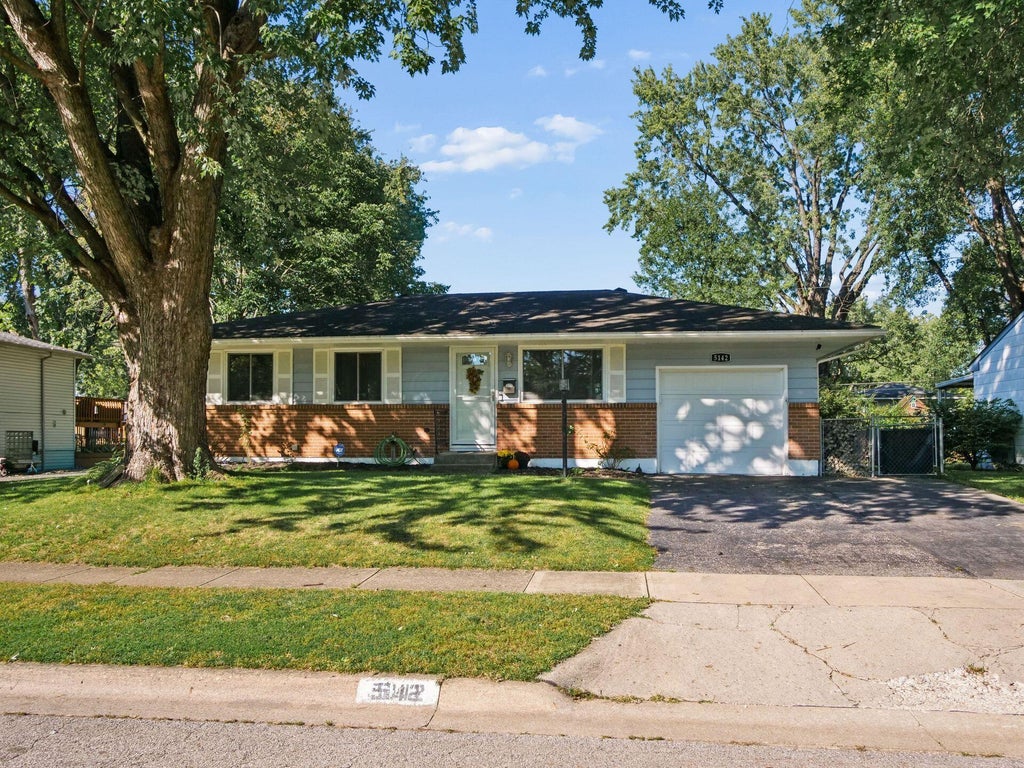Photo of 5142 Rutledge Drive S, Columbus, OH 43232 (MLS # 226037414)