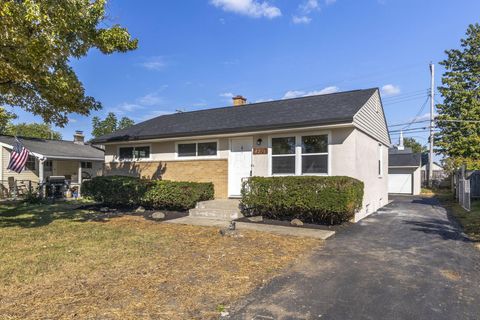 Photo of 4236 Maplegrove Drive, Grove City, OH 43123 (MLS # 225036783)