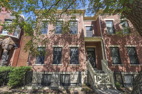 Photo of 34 E 1st Avenue, Columbus, OH 43201 (MLS # 225037114)