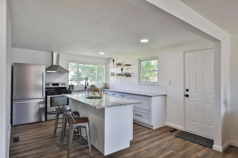 Photo of 1390 E Dublin Granville Road, Columbus, OH 43229 (MLS # 226002115)