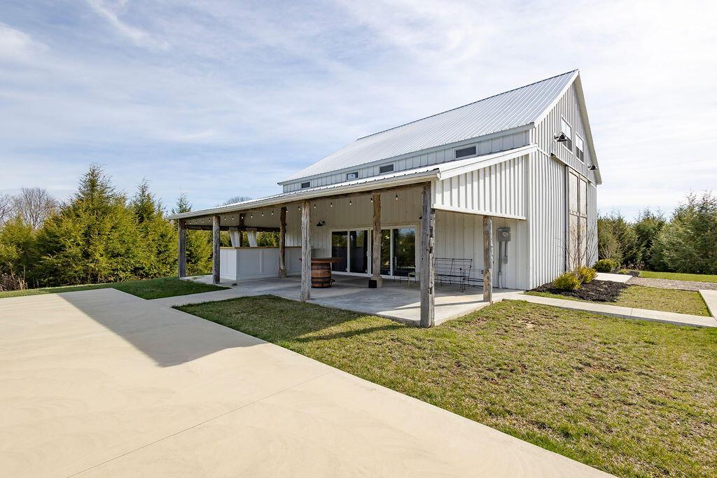 9476 Loches Road, Saint Louisville, Ohio image 10