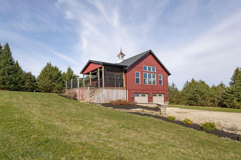 9476 Loches Road, Saint Louisville, Ohio image 1