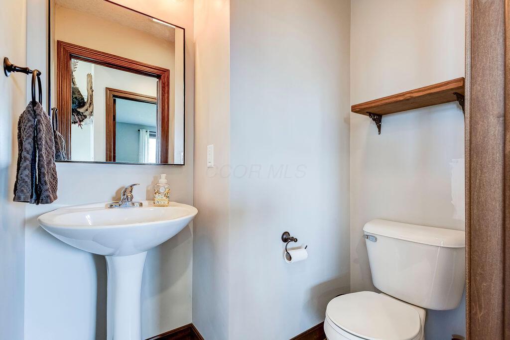 9476 Loches Road, Saint Louisville, Ohio image 32