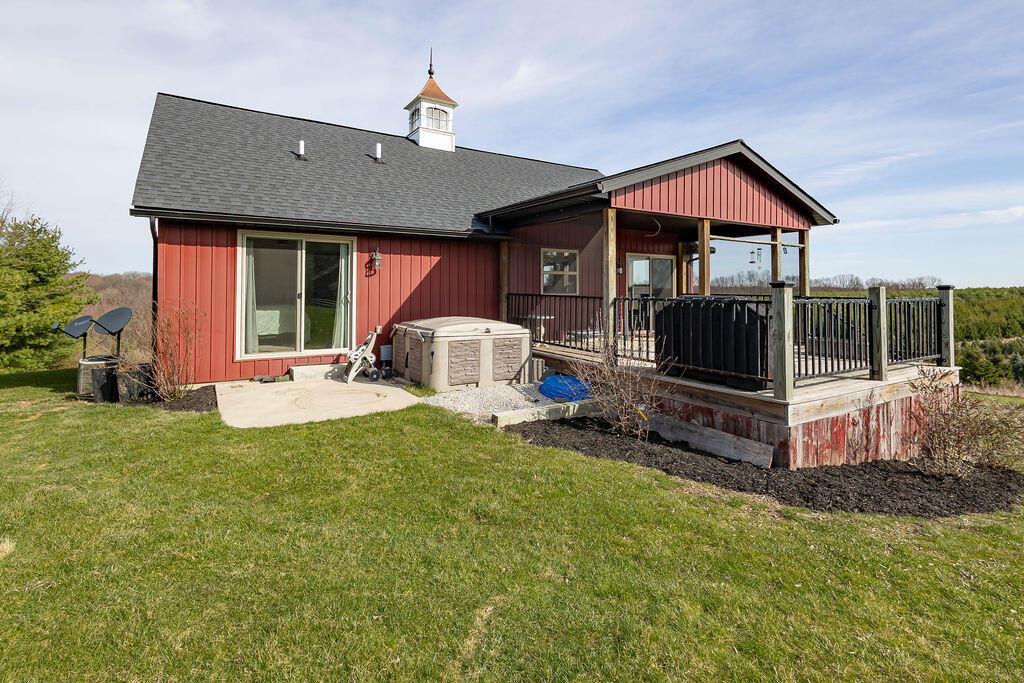 9476 Loches Road, Saint Louisville, Ohio image 3