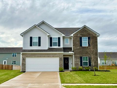 Photo of 458 Quincy Circle, London, OH 43140 (MLS # 226006591)