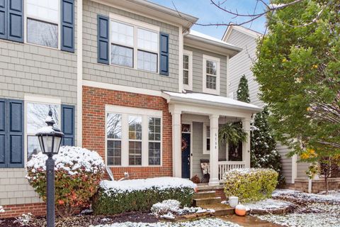 Photo of 6708 Cooperstone Drive 31 #31, Dublin, OH 43017 (MLS # 225042714)