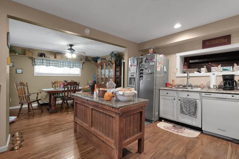 Tiny photo for 1576 Miami Trace Road SE, Washington Court House, OH 43160 (MLS # 225044783)