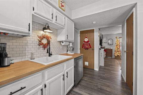 Photo of 696 Keys View Court, Columbus, OH 43085 (MLS # 225045877)