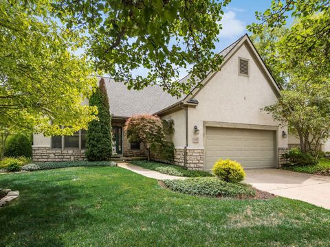 Photo of 895 Linworth Village Drive, Columbus, OH 43235 (MLS # 226005367)