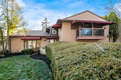 Photo of 2853 Lakewood Drive, Columbus, OH 43231 (MLS # 226000800)