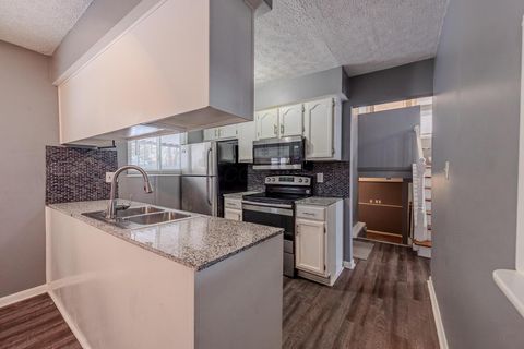 Tiny photo for 2706 Maywood Road, Columbus, OH 43232 (MLS # 225045129)