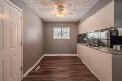 Tiny photo for 2706 Maywood Road, Columbus, OH 43232 (MLS # 225045129)