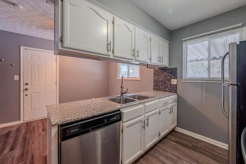 Tiny photo for 2706 Maywood Road, Columbus, OH 43232 (MLS # 225045129)