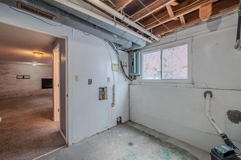 Tiny photo for 2706 Maywood Road, Columbus, OH 43232 (MLS # 225045129)