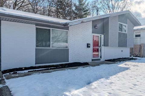 Tiny photo for 2706 Maywood Road, Columbus, OH 43232 (MLS # 225045129)
