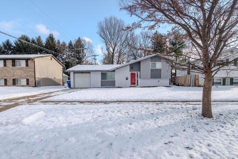 Tiny photo for 2706 Maywood Road, Columbus, OH 43232 (MLS # 225045129)