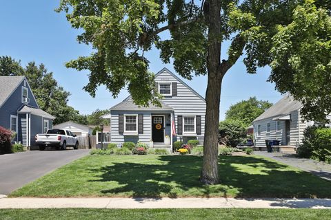 Photo of 588 Chatham Road, Columbus, OH 43214 (MLS # 226021163)
