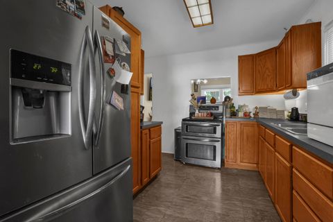 Tiny photo for 868 Lawndale Avenue, Columbus, OH 43207 (MLS # 225037770)