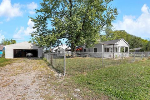 Photo of 868 Lawndale Avenue, Columbus, OH 43207 (MLS # 225037770)