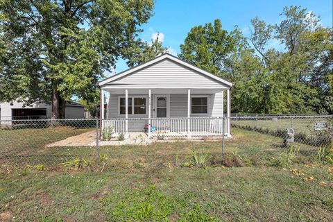 Tiny photo for 868 Lawndale Avenue, Columbus, OH 43207 (MLS # 225037770)