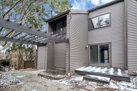 Photo of 695 Tall Oaks Drive, Newark, OH 43055 (MLS # 226002215)