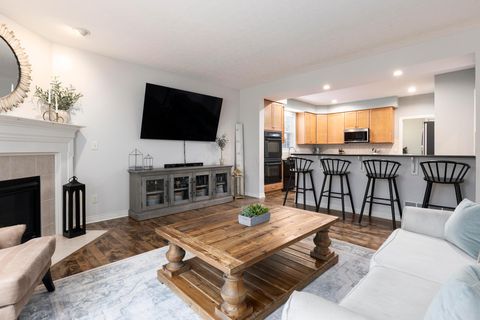 Tiny photo for 6980 Grate Park Drive, New Albany, OH 43054 (MLS # 226000537)