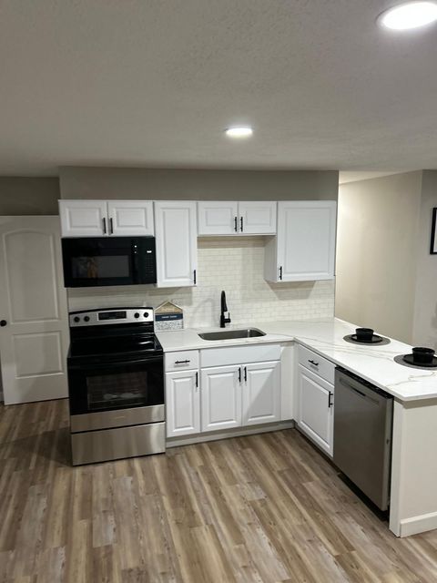 Tiny photo for 1861 Alvason Avenue, Columbus, OH 43219 (MLS # 225044846)