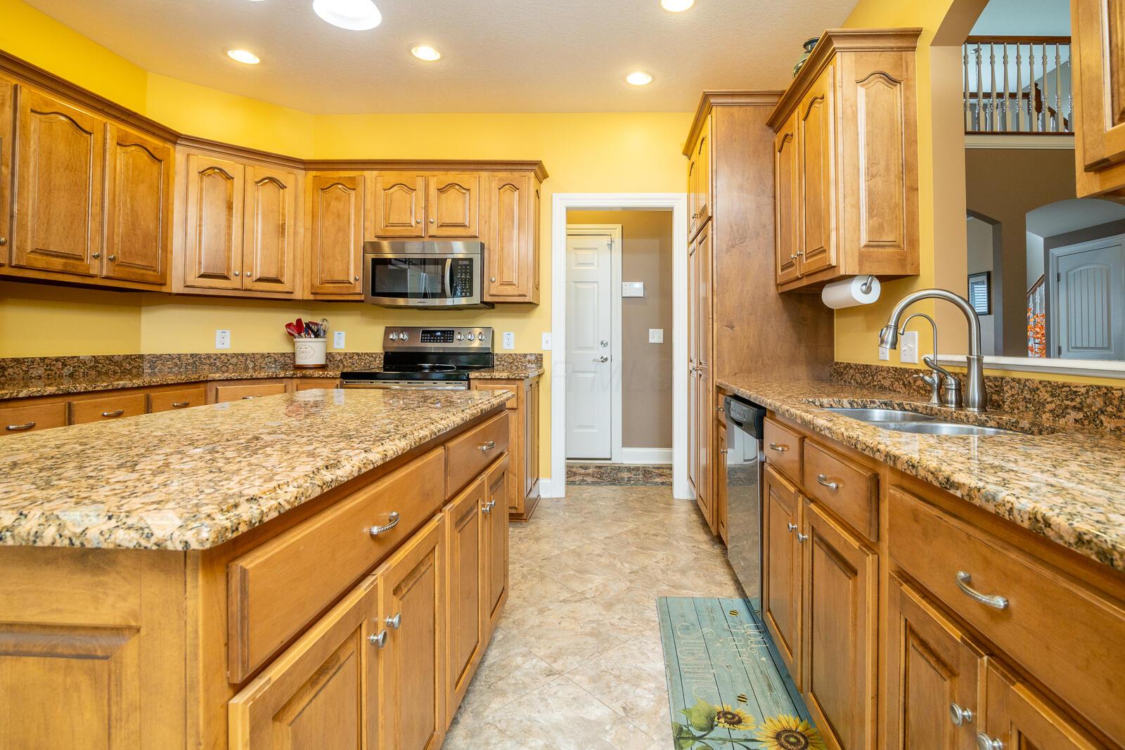 17705 Redspire Lane, Marysville, Ohio image 12