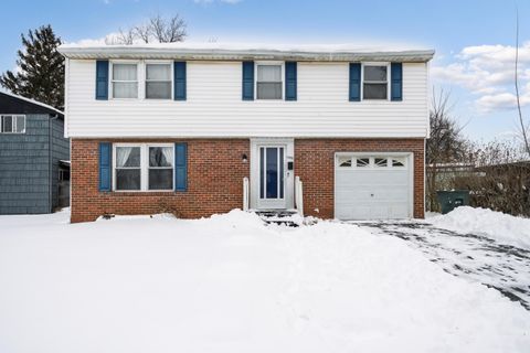 Photo of 1450 Felix Drive, Columbus, OH 43207 (MLS # 226002637)