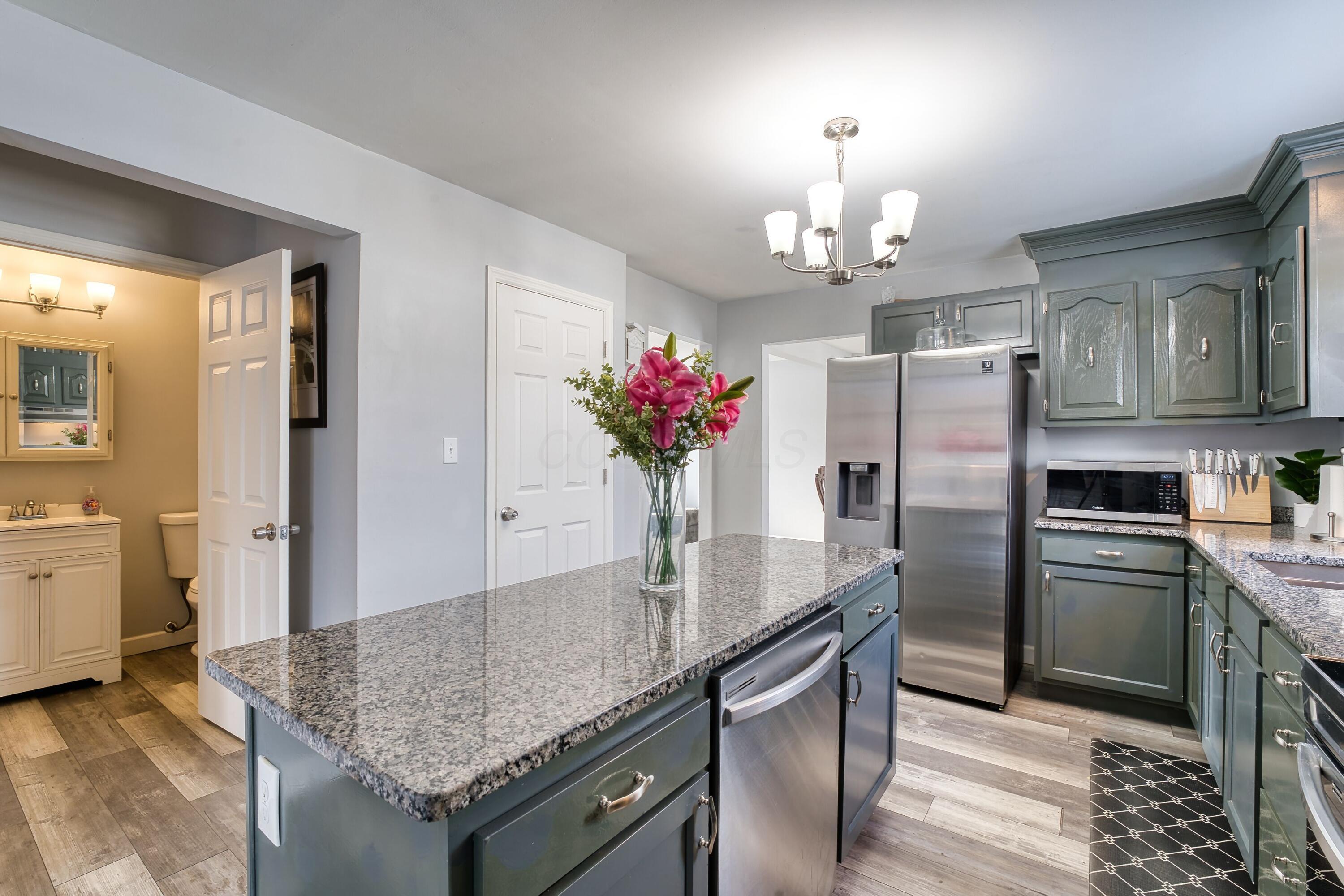 1856 Cherrywood Drive, Newark, Ohio image 9