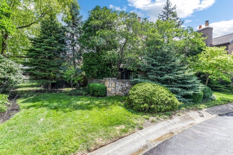 Tiny photo for 141 Flores Place, Columbus, OH 43213 (MLS # 226022810)