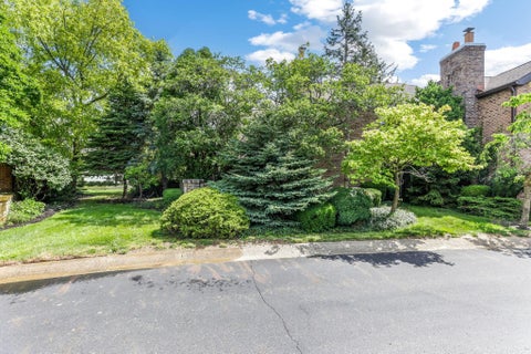 Tiny photo for 141 Flores Place, Columbus, OH 43213 (MLS # 226022810)