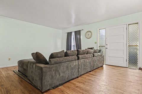 Tiny photo for 621 Simbury Street, Columbus, OH 43228 (MLS # 226003259)