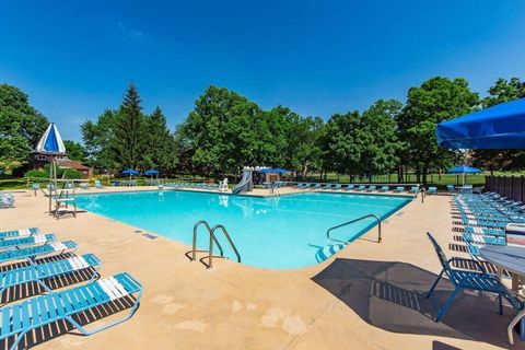 Tiny photo for 621 Simbury Street, Columbus, OH 43228 (MLS # 226003259)