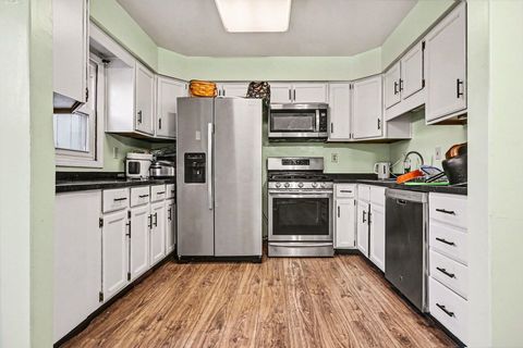 Tiny photo for 621 Simbury Street, Columbus, OH 43228 (MLS # 226003259)