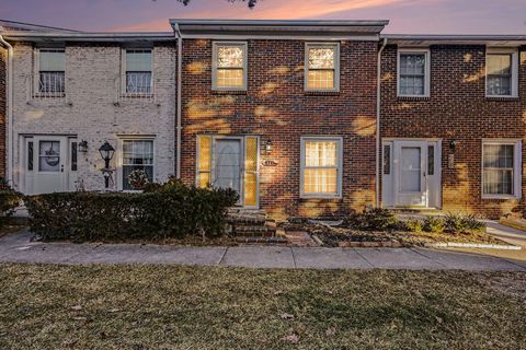Tiny photo for 621 Simbury Street, Columbus, OH 43228 (MLS # 226003259)