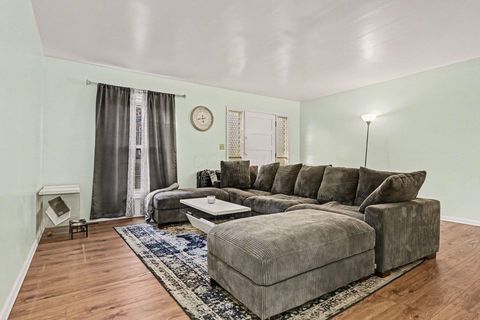 Tiny photo for 621 Simbury Street, Columbus, OH 43228 (MLS # 226003259)