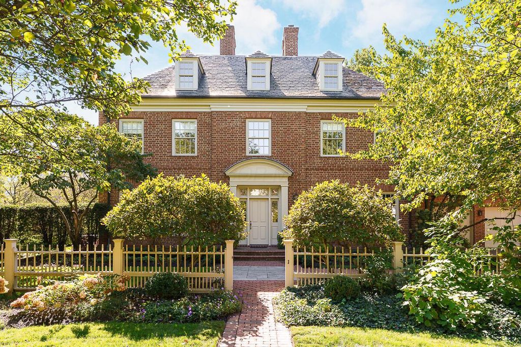 Photo of 13 Edge Of Woods, New Albany, OH 43054 (MLS # 225041659)