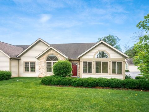 Photo of 2626 Landings Way 12 #12, Grove City, OH 43123 (MLS # 226018765)