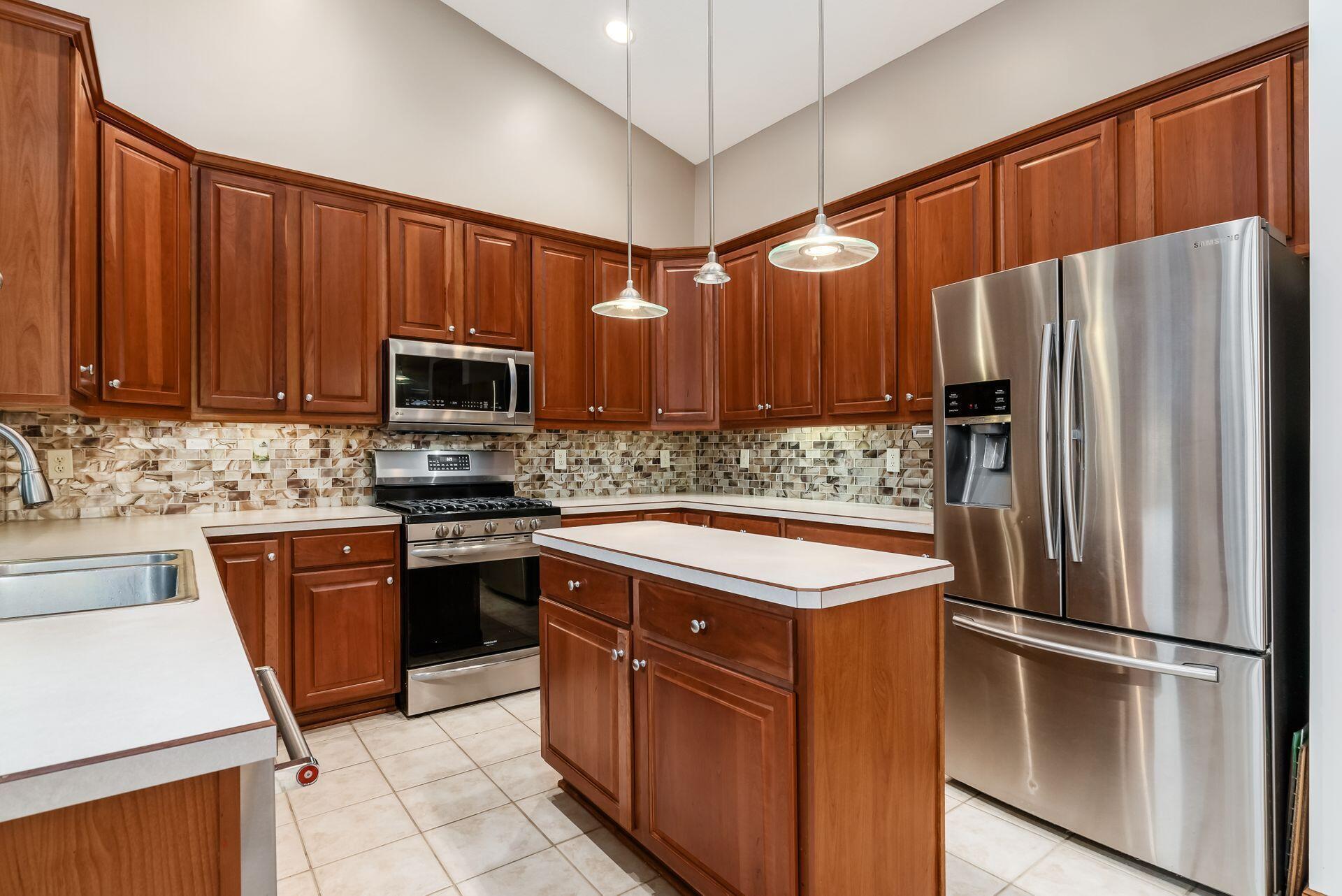 5011 Birch Grove Drive, Groveport, Ohio image 11