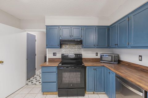 Tiny photo for 3067 Argonne Court, Columbus, OH 43232 (MLS # 225044400)