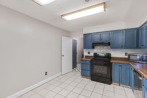 Tiny photo for 3067 Argonne Court, Columbus, OH 43232 (MLS # 225044400)