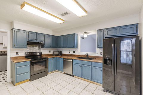 Tiny photo for 3067 Argonne Court, Columbus, OH 43232 (MLS # 225044400)